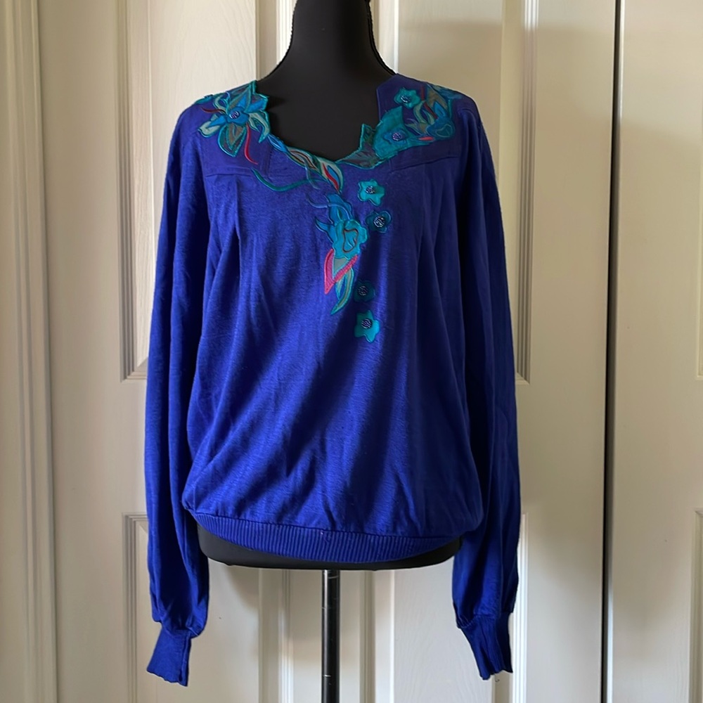 Marc D’Alcy | Vintage sweater. Appliqué Beaded Flowers. Stunning! Fits Large